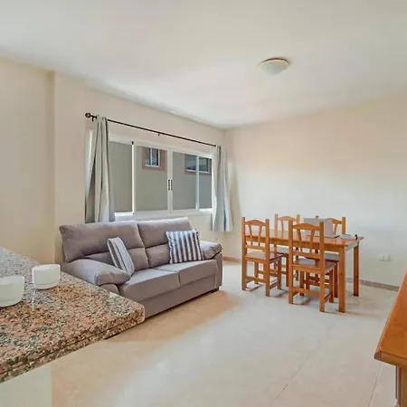 Urban Space 3: 75m² De Vida * سان إيسيذرو