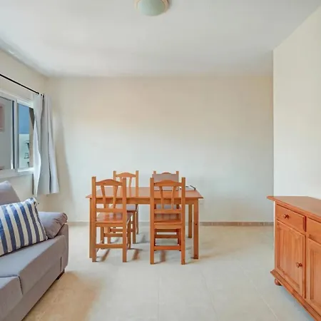 Urban Space 3: 75m² De Vida سان إيسيذرو