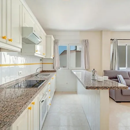 Urban Space 3: 75m² De Vida سان إيسيذرو