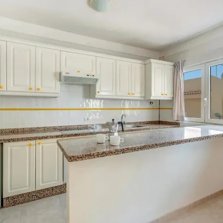 Urban Space 3: 75m² De Vida سان إيسيذرو
